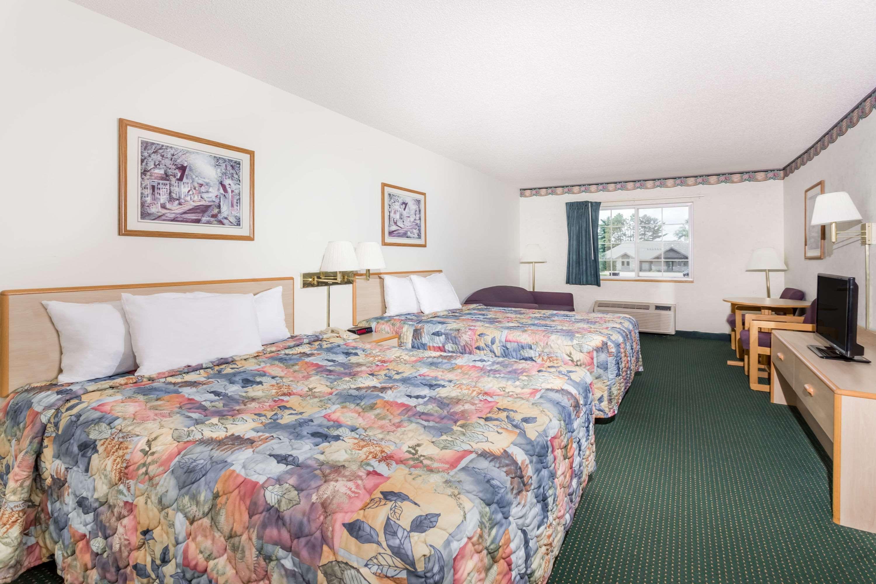 Super 8 By Wyndham Eagle River Exterior foto